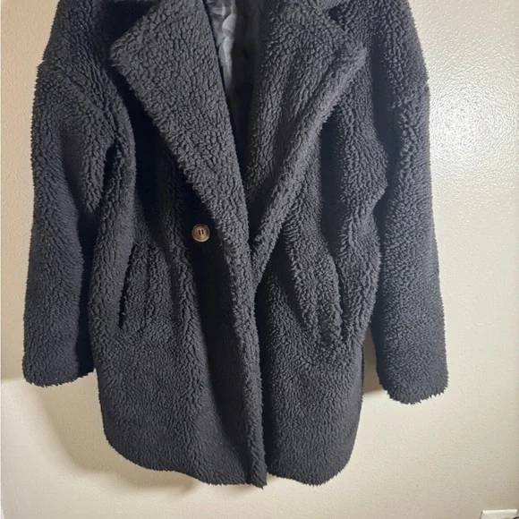 PrettyLittleThing Black Faux Shearling Teddy Coat - Picture 3 of 8